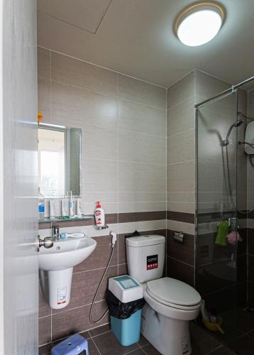 Phòng tắm The Park Residence, Nhà Bè Căn hộ The Park Residence view hồ bơi, hướng Đông Nam.