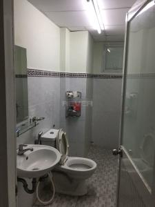 Phòng tắm căn hộ Happy City, Bình Chánh Căn hộ Happy City tầng 12 gồm 2 phòng ngủ, cửa hướng Tây Bắc.