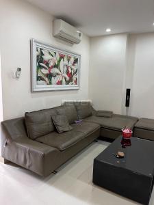 Phòng khách Him Lam Riverside, Quận 7 Căn hộ Him Lam Riverside ban công hướng Nam, đầy đủ nội thất.