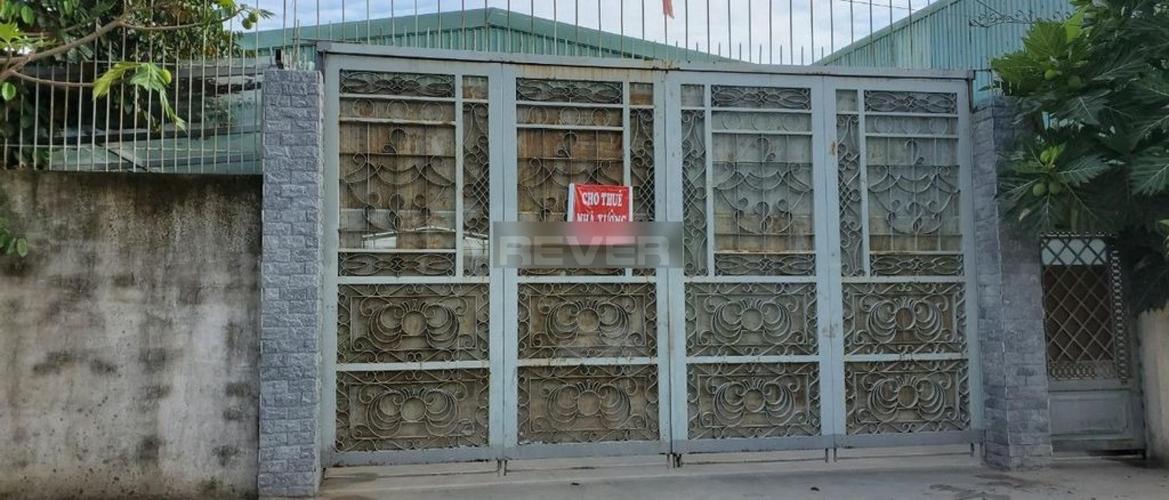 ĐƯờng trước nhà xưởng kho bãi Huyện Bình Chánh Nhà xưởng kho bãi diện tích 1000m2, đường container 40feet quay đầu.