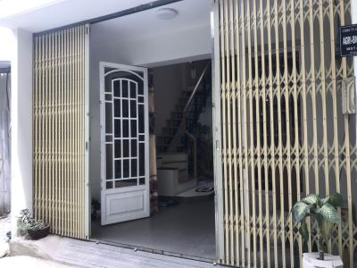 Mặt tiền nhà Nhà phố hẻm rộng 3m hướng Tây, diện tích 95.85m2.