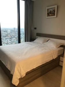phòng ngủ Căn hộ Vinhomes Golden River tầng trung, view thành phố và sông