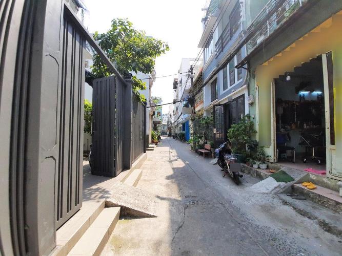 Hẻm nhà phố Lạc Long Quân, Quận 11 Nhà phố hướng Đông Bắc, hẻm 4m xe hơi, thông thoáng đường lớn.