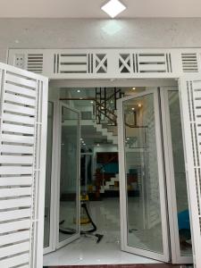 Phòng khách nhà phố Bình Tân Nhà phố khu Lux Home Gardens diện tích sử dụng 220m2, hướng Tây.