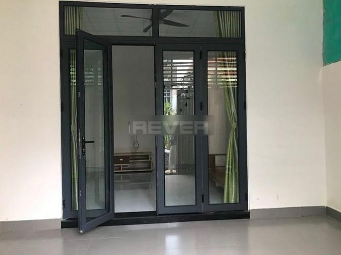 Nhà phố Quận Thủ Đức Nhà phố cấp 4 diện tích 100m2, có sân để xe rộng rãi.