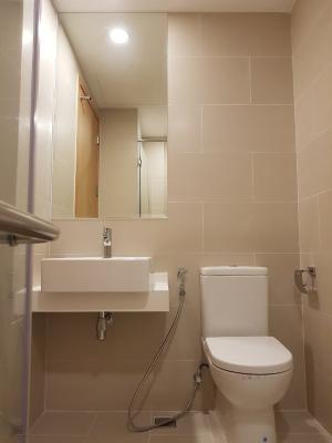 Phòng tắm căn hộ An Gia Skyline, Quận 7 Căn hộ An Gia Skyline cửa hướng Nam, view bờ sông vô cùng thoáng mát.