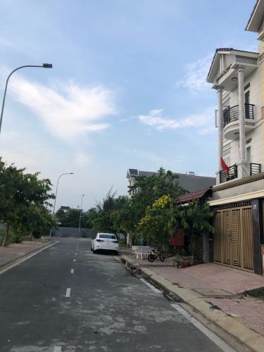 Nhà phố KDC Điền Phúc Thành, quận 9 Nhà phố KDC Điền Phúc Thành diện tích 5m x20m, có sân vườn rộng