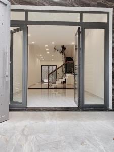 nhà phố Bình Thạnh Bán nhà hẻm Chu Văn An, thiết kế hiện đại, có sân thượng rộng.