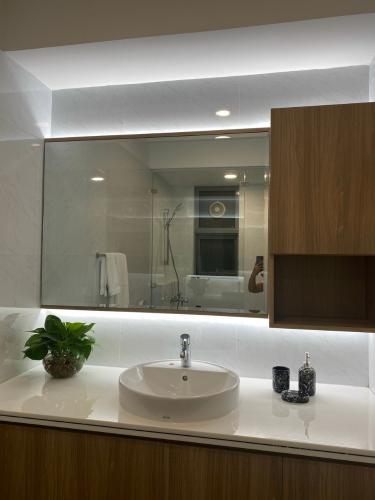 Toilet Saigon Pearl Quận Bình Thạnh Căn hộ Saigon Pearl nội thất cao cấp, view thành phố.