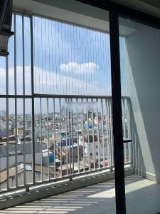 Ban công Viva Riverside, Quận 6 Căn hộ Viva Riverside nội thất cơ bản, view thành phố.