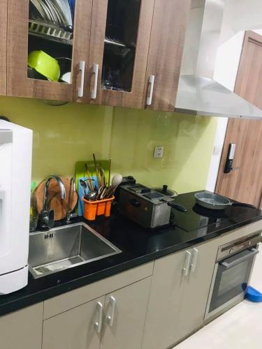 Căn hộ Vinhomes Central Park, Bình Thạnh Căn hộ tầng trung Vinhomes Central Park ban công hướng Tây.