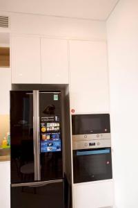 Phòng bếp Sarimi Sala Đại Quang Minh, Quận 2 Căn hộ Sarimi Sala Đại Quang Minh hướng Tây, view cây xanh.