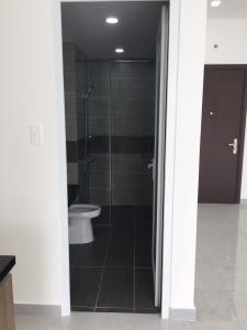 Phòng tắm Kingston Residence, Phú Nhuận Căn hộ Officetel Kingston Residence nội thất cơ bản, thoáng mát.