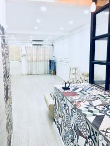 Phòng khách căn hộ chung cư Nguyễn Thiện Thuật, Quận 3 Căn hộ chung cư Nguyễn Thiện Thuật hướng Tây Nam, view thành phố.