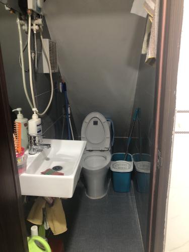 Toilet nhà phố Bình Thạnh Bán nhà hẻm Điện Biên Phủ, Bình Thạnh, sổ hồng, cách Vòng xoay Điện Biên Phủ 600m