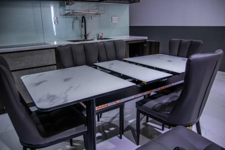 Phòng ăn Saigon South Residence Nhà Bè  Căn hộ Saigon South Residence tầng trung, view thành phố.