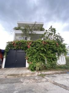 Biệt thự Quận 2 Biệt thự diện tích 165m2 được thiết kế sang trọng, bàn giao nội thất cơ bản.