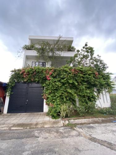 Biệt thự Quận 2 Biệt thự diện tích 165m2 được thiết kế sang trọng, bàn giao nội thất cơ bản.