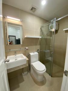 Phòng tắm Căn hộ Florita , Quận 7 Office-tel Florita tầng 3 ban công hướng Tây, đầy đủ nội thất.