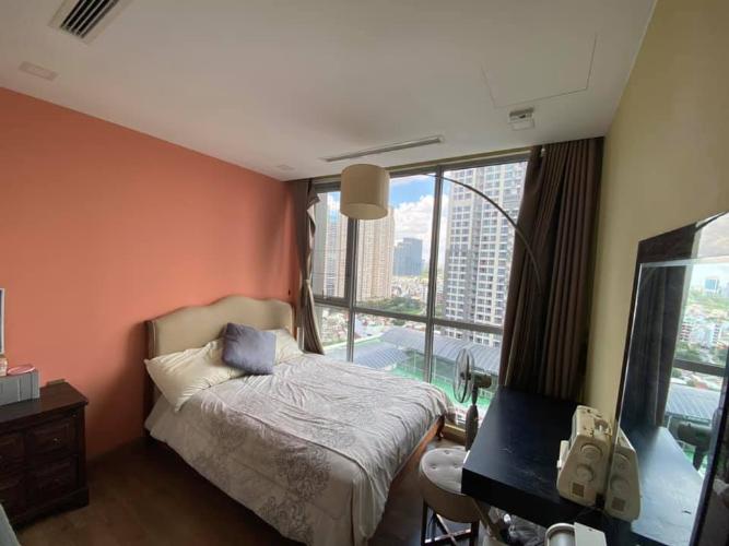 phòng ngủ căn hộ Vinhomes Central Park Căn hộ Vinhomes Central Park cửa hướng Đông, view nội khu tuyệt đẹp.