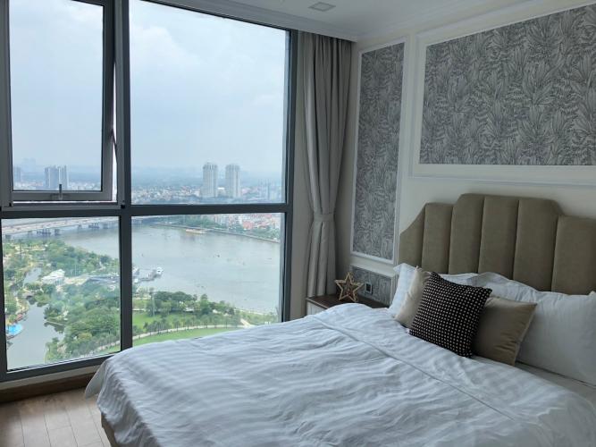 Phòng ngủ căn hộ Vinhomes Central Park, Quận Bình Thạnh Căn hộ cao cấp Vinhomes Central Park tầng cao, đầy đủ nội thất.