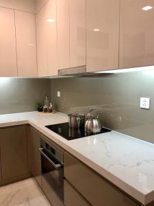 Phòng bếp Vinhomes Central Park Căn hộ Vinhomes Central Park tầng trung, đầy đủ nội thất