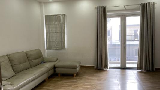 Phòng khách nhà phố Quận 9 Nhà phố KDC Mega Residence Quận 9 hướng Đông, đầy đủ nội thất.