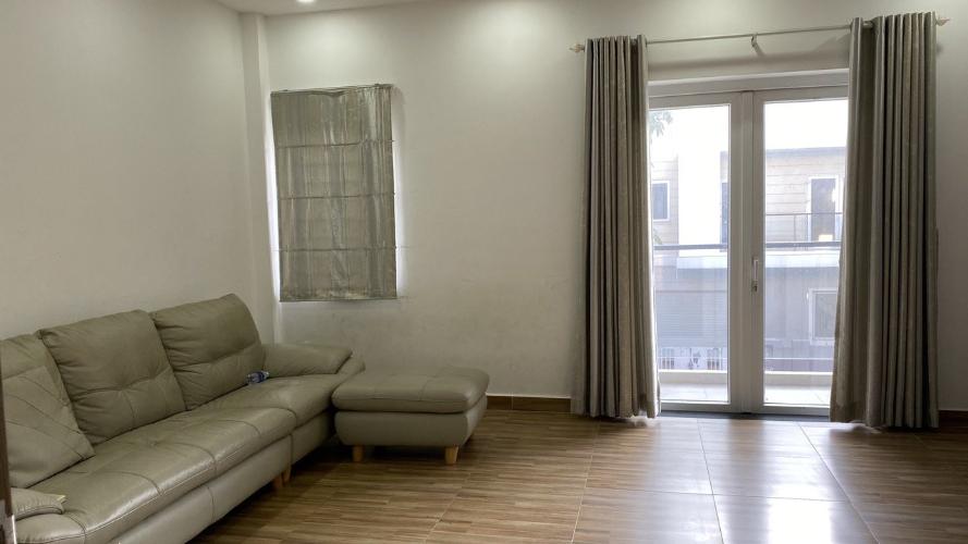 Phòng khách nhà phố Quận 9 Nhà phố KDC Mega Residence Quận 9 hướng Đông, đầy đủ nội thất.