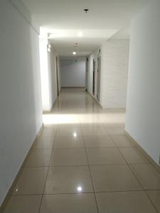 Oriental Plaza, Tân Phú Căn hộ Oriental Plaza tầng trung, view nội khu mát mẻ.