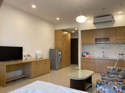 Bên trong officetel Sunrise CityView Office-tel Sunrise CityView nhìn ra thành phố thoáng mát.