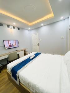 Bên trong nhà phố Đỗ Quang Dầu, Quận 1 Nhà phố homestay hướng Đông Nam, gần công viên 23 tháng 9.