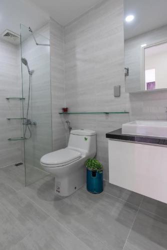 Toilet căn hộ SUNRISE CITY Bán căn hộ Sunrise City 3PN, tầng thấp, diện tích 110m2, sổ hồng, không có nội thất