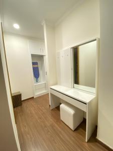 phòng ngủ căn hộ Vinhomes Central Park Căn hộ tầng 33 Vinhomes Central Park bàn giao nội thất đầy đủ