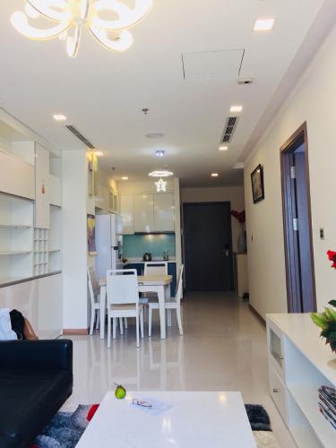 Phòng khách Vinhomes Central Park Căn hộ Vinhomes Central Park cửa chính hướng Tây Bắc.