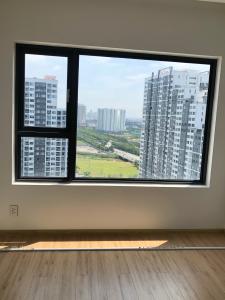 IMG-2118 Cho thuê căn hộ New City Thủ Thiêm 3PN, tầng 20, tháp Venice, nội thất cơ bản, view hồ bơi và sông Sài Gòn