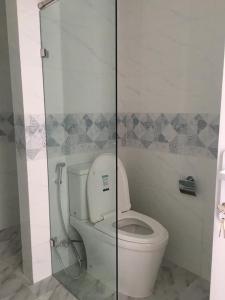 Nhà vệ sinh Conic Riverside, Quận 8 Căn hộ Conic Riverside hướng Đông, nội thất cơ bản.