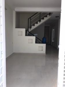 Nhà phố Quận 12 Nhà phố diện tích 71.6m2 không có nội thất, hẻm xe hơi không ngập nước.