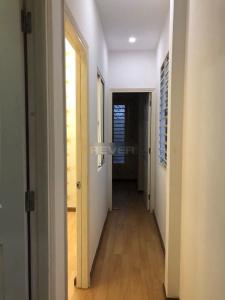 Hành lang nhà phố Phan Văn Trị, Bình Thạnh Nhà phố căn góc hướng Đông Nam, gần Đại học Văn Lang.