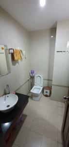 Toilet Nhà phố hướng Đông, ngay khu dân cư an ninh yên tĩnh.