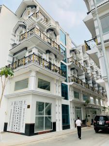 Mặt tiền nhà phố Bình Tân Nhà phố khu Lux Home Gardens diện tích sử dụng 220m2, hướng Tây.