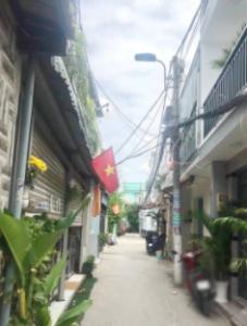 Đường hẻm nhà phố Huỳnh Tấn Phát, Quận 7 Nhà phố hướng Đông, hẻm bê tông sạch sẽ, khu dân cư an ninh.