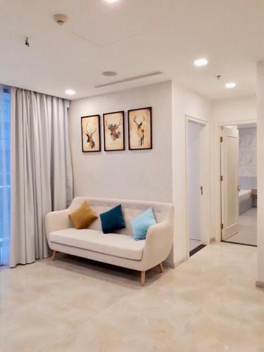 phòng khách Căn hộ Vinhomes Golden River tầng trung, view Tây Nam.