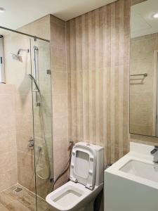 Nhà tắm Phú Mỹ Hưng Midtown Căn hộ Phú Mỹ Hưng Midtown nội thất sang trọng, cửa hướng Tây Nam.