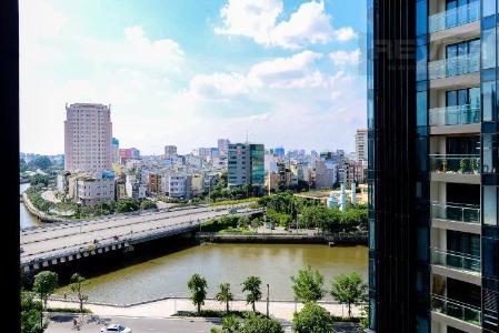 View căn hộ VINHOMES GOLDEN RIVER Bán căn hộ Vinhomes Golden River 1PN, tầng 6, đầy đủ nội thất, ban công Đông Bắc