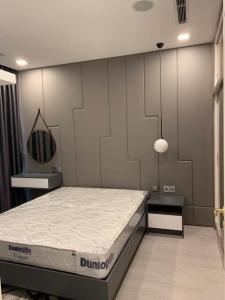 Phòng ngủ Vinhomes Golden River, Quận 1 Căn hộ Vinhomes Golden River tầng cao, đầy đủ nội thất.
