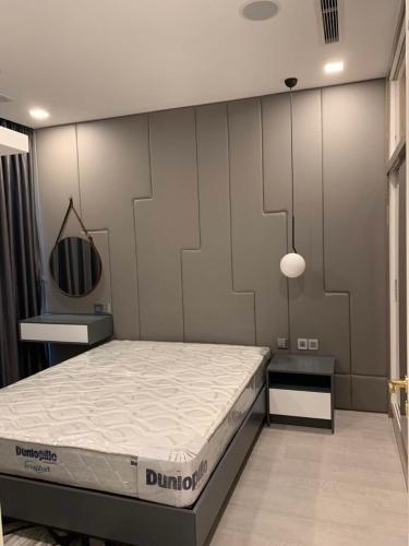 Phòng ngủ Vinhomes Golden River, Quận 1 Căn hộ Vinhomes Golden River tầng cao, đầy đủ nội thất.