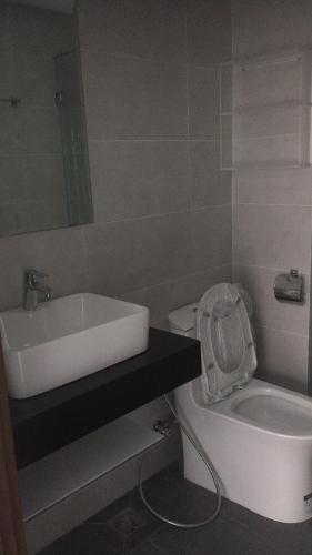 nhà tắm căn hộ The sun Căn hộ Officetel The Sun Avenue view nội khu hồ bơi yên tĩnh mát mẻ.