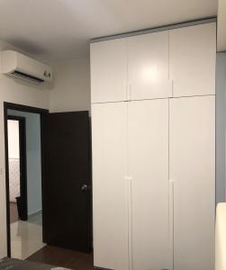 tủ gỗ căn hộ Sunrise Riverside Cho thuê căn hộ 3 phòng ngủ Sunrise Riverside, nội thất đầy đủ