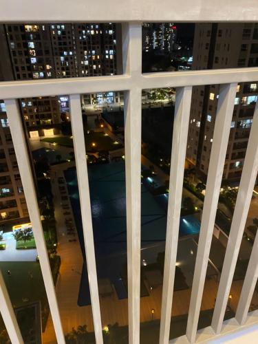 view nhìn ra phía ngoài căn hộ sunrise riverside Bán căn hộ tầng cao Sunrise Riverside đầy đủ nội thất, dọn vào ở ngay.