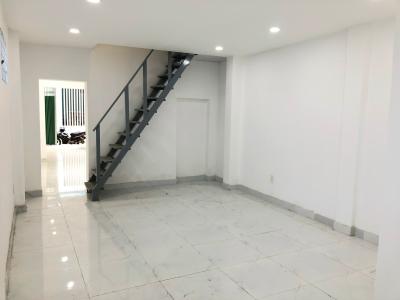 Phòng khách nhà phố Nhà phố 1 trệt 1 lầu Quận 1 hẻm xe hơi, thích hợp kinh doanh.